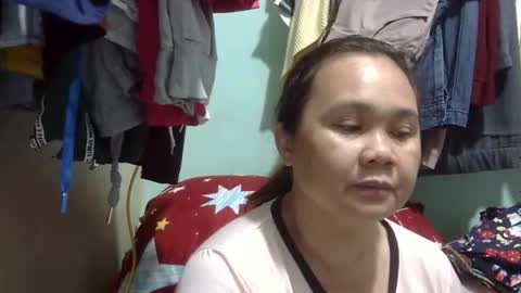 Snapshot of prettynhing chatting on December 14, 12:11 am Nhing online show from December 14, 12:11 am