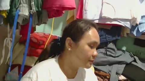 Snapshot of prettynhing chatting on December 16, 2:27 pm Nhing online show from December 16, 2:27 pm