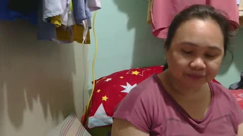 Snapshot of prettynhing chatting on December 23, 1:51 am Nhing online show from December 23, 1:51 am
