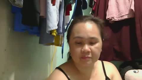 Snapshot of prettynhing chatting on December 25, 11:54 am Nhing online show from December 25, 11:54 am