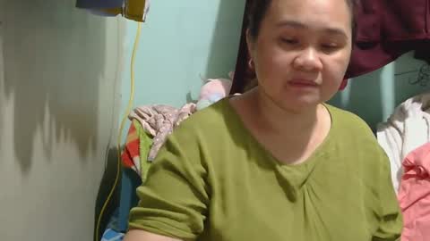 Snapshot of prettynhing chatting on December 27, 3:53 am Nhing online show from December 27, 3:53 am