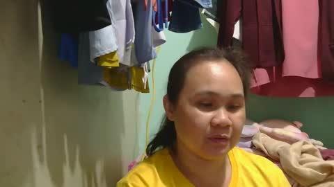 Snapshot of prettynhing chatting on December 30, 1:47 pm Nhing online show from December 30, 1:47 pm