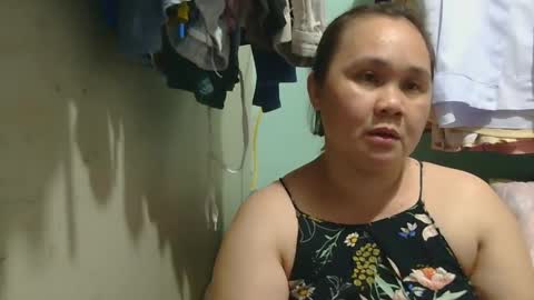Snapshot of prettynhing chatting on January 4, 5:27 am Nhing online show from January 4, 5:27 am