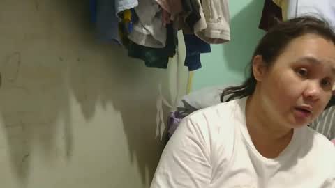 Snapshot of prettynhing chatting on January 5, 5:51 am Nhing online show from January 5, 5:51 am