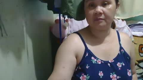 Snapshot of prettynhing chatting on January 25, 7:06 am Nhing online show from January 25, 7:06 am