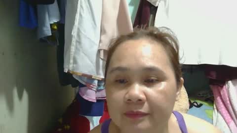 Snapshot of prettynhing chatting on February 17, 1:10 pm Nhing online show from February 17, 1:10 pm