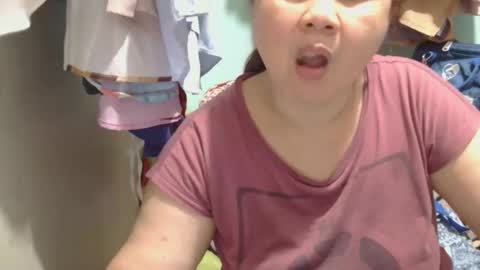 Snapshot of prettynhing chatting on February 23, 4:17 am Nhing online show from February 23, 4:17 am