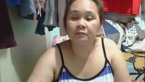 Snapshot of prettynhing chatting on February 25, 2:54 pm Nhing online show from February 25, 2:54 pm