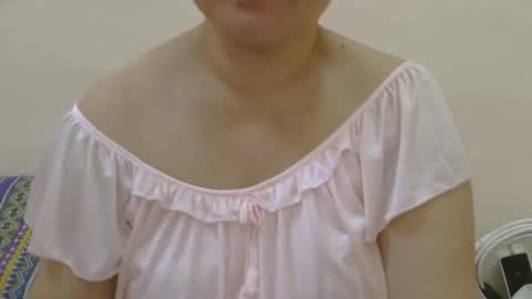 Snapshot of prettynhing chatting on September 13, 3:39 am Nhing online show from September 13, 3:39 am