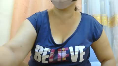Snapshot of prettynhing chatting on October 3, 2:58 pm Nhing online show from October 3, 2:58 pm