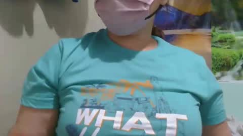 Snapshot of prettynhing chatting on October 6, 2:03 pm Nhing online show from October 6, 2:03 pm