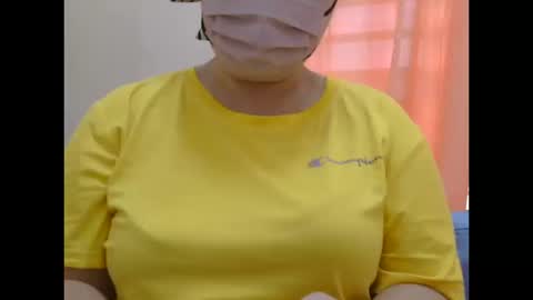 Snapshot of prettynhing chatting on October 11, 2:33 am Nhing online show from October 11, 2:33 am