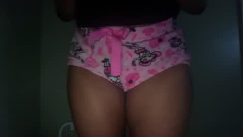 Snapshot of prettypssyred05 chatting on July 1, 7:02 pm prettypssyred05 online show from July 1, 7:02 pm