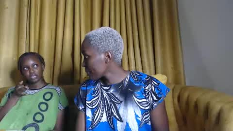 Snapshot of prettyquee chatting on December 5, 3:50 pm sasha online show from December 5, 3:50 pm