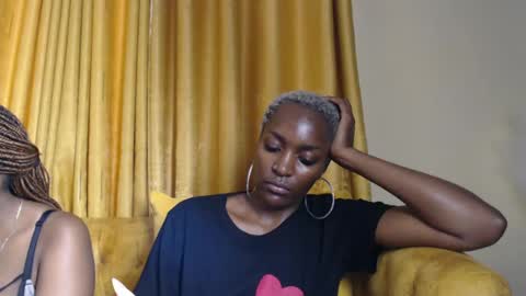 Snapshot of prettyquee chatting on December 17, 11:49 am sasha online show from December 17, 11:49 am