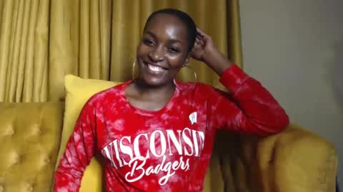 Snapshot of prettyquee chatting on December 18, 10:02 pm sasha online show from December 18, 10:02 pm