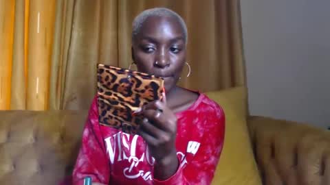 Snapshot of prettyquee chatting on January 5, 8:32 am sasha online show from January 5, 8:32 am