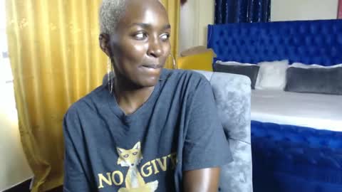 Snapshot of prettyquee chatting on January 15, 10:38 am sasha online show from January 15, 10:38 am