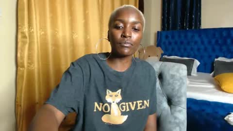 Snapshot of prettyquee chatting on January 15, 10:02 pm sasha online show from January 15, 10:02 pm