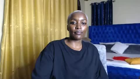 Snapshot of prettyquee chatting on February 17, 4:37 pm sasha online show from February 17, 4:37 pm