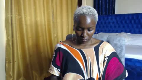 Snapshot of prettyquee chatting on February 22, 8:18 am sasha online show from February 22, 8:18 am