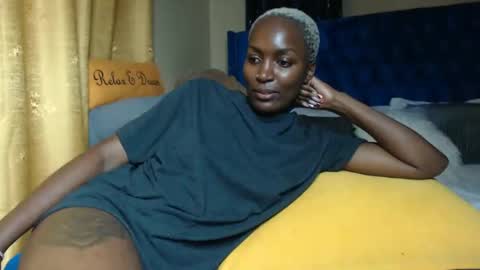 Snapshot of prettyquee chatting on March 5, 8:21 pm sasha online show from March 5, 8:21 pm