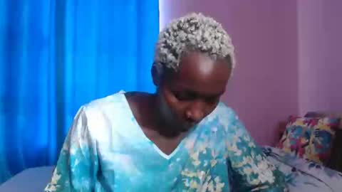 Snapshot of prettyquee chatting on October 17, 9:34 am sasha online show from October 17, 9:34 am