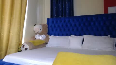 Snapshot of prettyquee chatting on November 26, 11:44 am sasha online show from November 26, 11:44 am