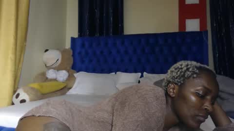 Snapshot of prettyquee chatting on November 27, 7:05 pm sasha online show from November 27, 7:05 pm