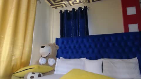 Snapshot of prettyquee chatting on December 4, 10:35 am sasha online show from December 4, 10:35 am