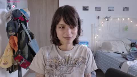 Snapshot of prettyrare chatting on June 10, 7:13 pm Juli online show from June 10, 7:13 pm