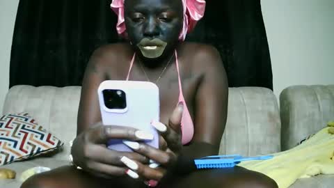 Snapshot of prettyreen chatting on February 24, 9:00 am prettyreen online show from February 24, 9:00 am