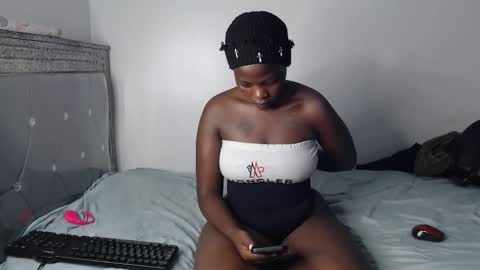 Snapshot of prettysmiles1 chatting on September 16, 5:30 am prettysmiles1 online show from September 16, 5:30 am