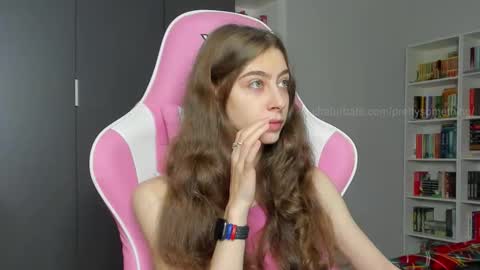 Snapshot of prettysomething chatting on October 9, 6:22 am Sophie next stream will be at Monday i will wait you guys online show from October 9, 6:22 am