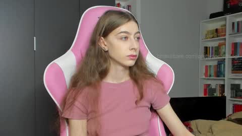 Snapshot of prettysomething chatting on October 17, 7:00 am Sophie next stream will be at Monday i will wait you guys online show from October 17, 7:00 am