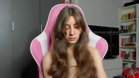 Snapshot of prettysomething chatting on November 17, 6:30 am Sophie next stream will be at Monday i will wait you guys online show from November 17, 6:30 am