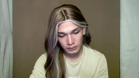 Snapshot of pricelessbeautyxxx chatting on December 5, 6:26 pm TINA online show from December 5, 6:26 pm