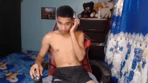 Snapshot of primohunterz chatting on January 17, 12:54 pm primohunterz online show from January 17, 12:54 pm