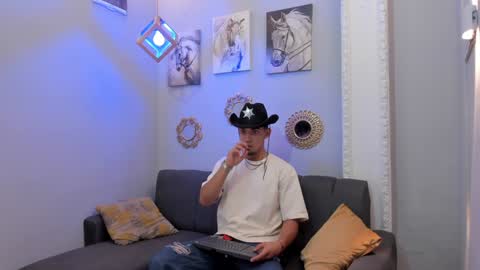 prince_arthur77 online show from February 8, 12:39 pm