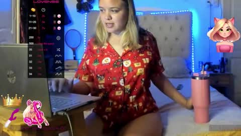 Snapshot of princesa_paris chatting on January 6, 4:02 pm Paris online show from January 6, 4:02 pm