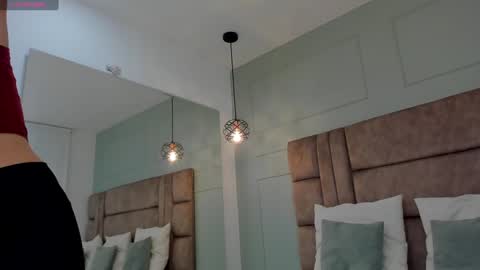 Snapshot of princesa_paris chatting on February 3, 11:42 am Paris online show from February 3, 11:42 am