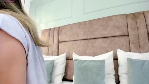 Snapshot of princesa_paris chatting on February 21, 11:33 am Paris online show from February 21, 11:33 am