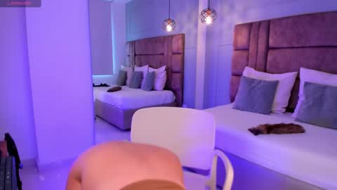 Snapshot of princesa_paris chatting on March 7, 2:34 pm Paris online show from March 7, 2:34 pm