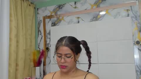 Snapshot of princesanddark chatting on November 30, 3:49 pm PrincesANDdark online show from November 30, 3:49 pm