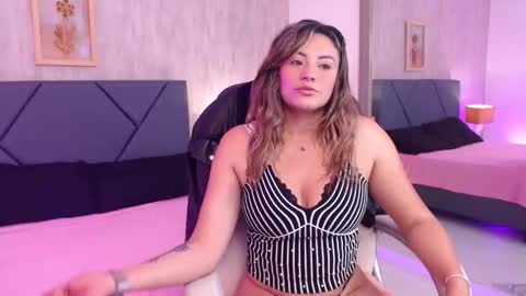 Snapshot of princesrose chatting on February 6, 3:44 am ROSE - Please follow me and rate me thumbs up online show from February 6, 3:44 am