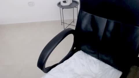 Snapshot of princess_19x chatting on February 3, 2:53 am valery dollx online show from February 3, 2:53 am