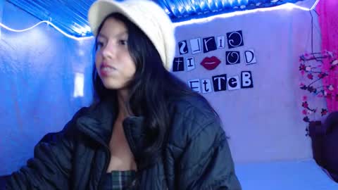  Elia  online show from November 11, 10:21 pm