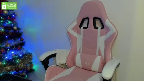 Snapshot of princesse_katey chatting on December 6, 8:07 pm miss me check out my YT   online show from December 6, 8:07 pm