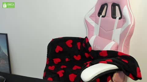 Snapshot of princesse_katey chatting on February 7, 8:33 am miss me check out my YT   online show from February 7, 8:33 am