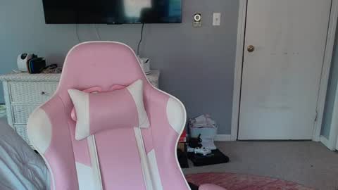 Princess Elysia online show from August 2, 5:00 pm